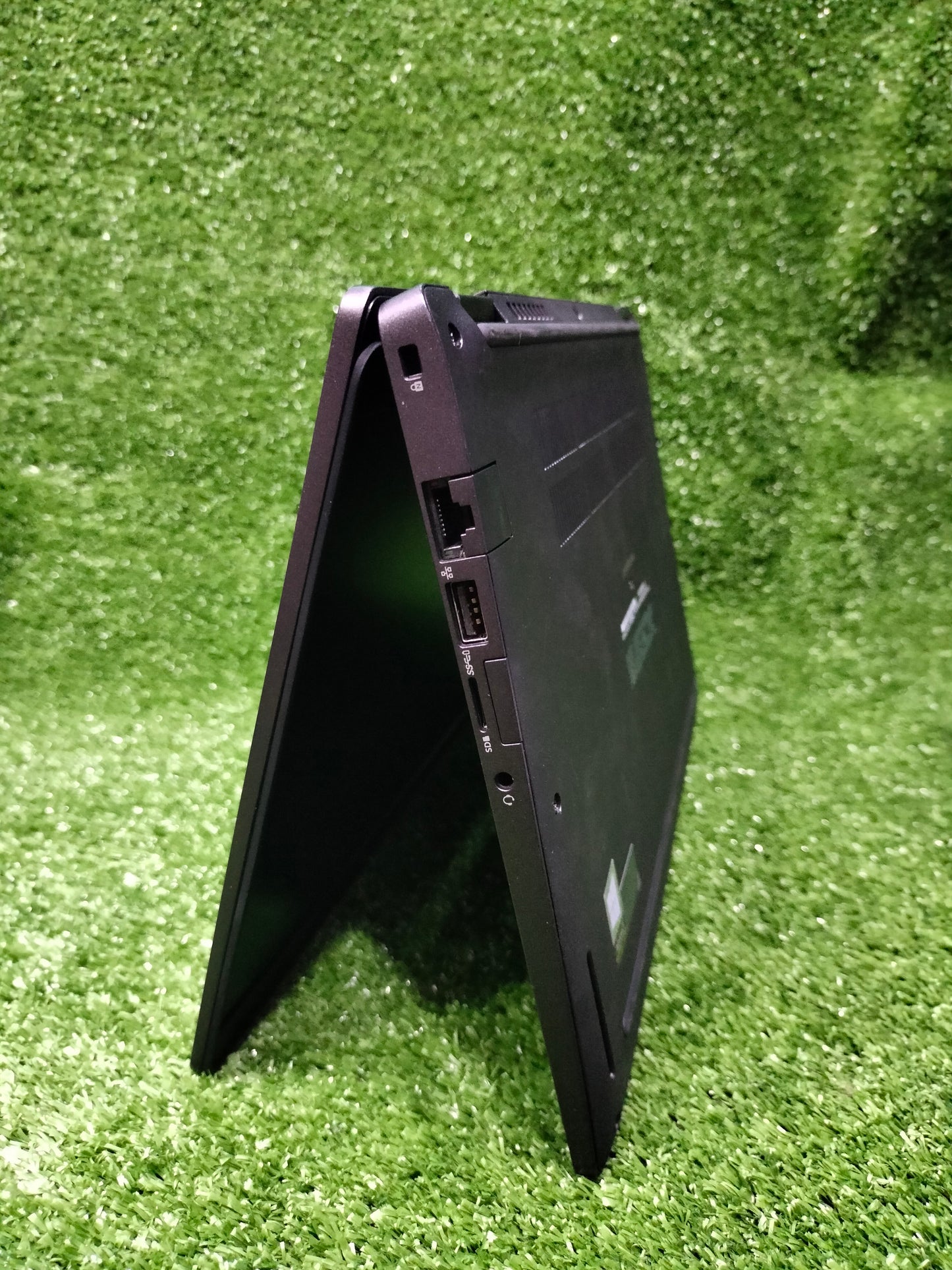 Dell Latitude 5300 Core i5 8th Gen, 8GB, 256GB , 13.3″ FHD LED Daraz Like A New Laptop