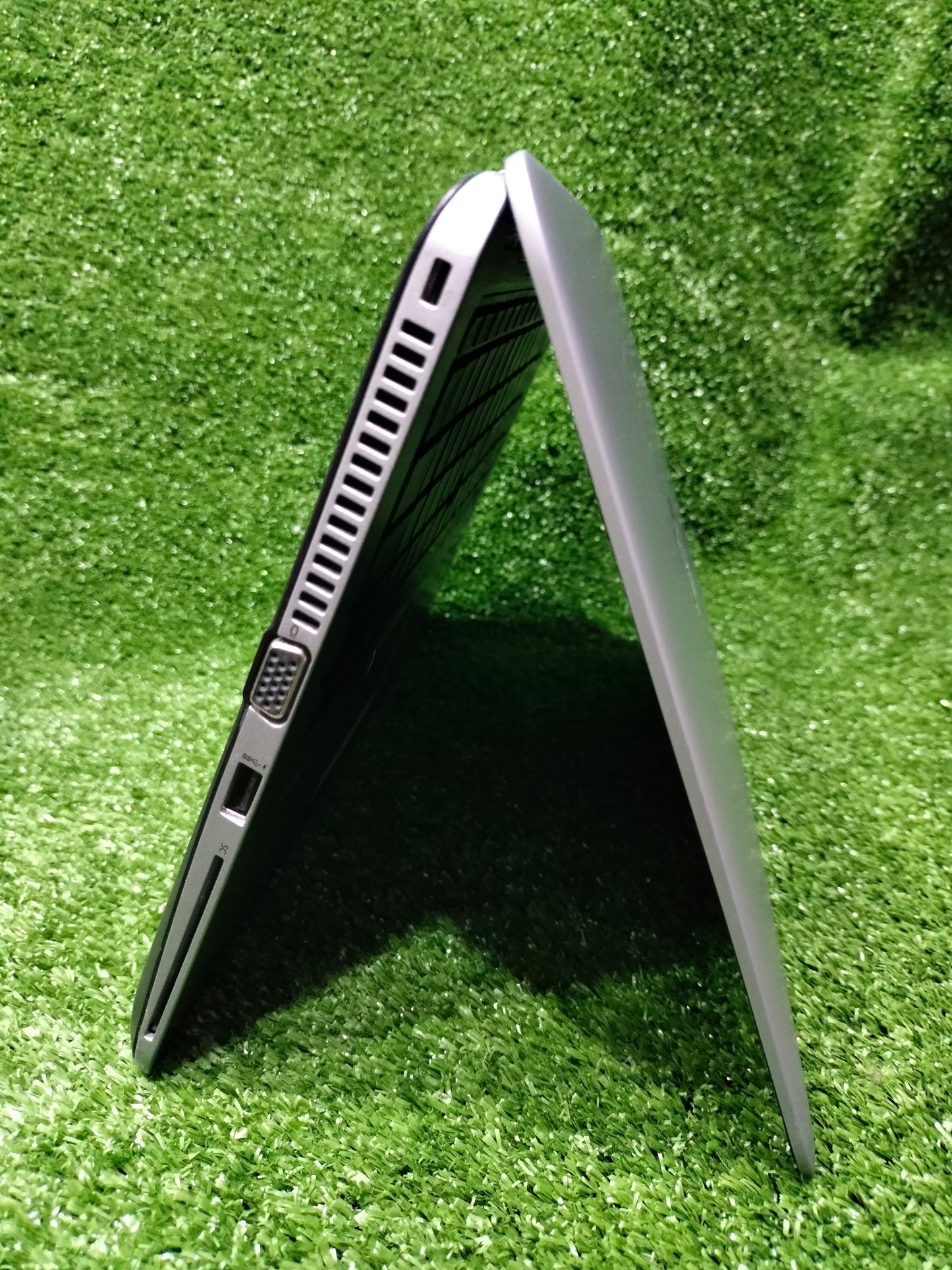 HP Elitebook 820 G4 Core i5 7th Generation - 8GB Ram, 256GB SSD 12″ HD LED Like New Laptop